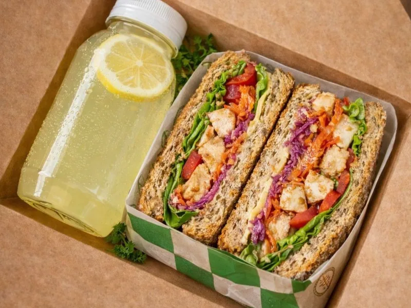 Sandwich fresh chicken deluxe