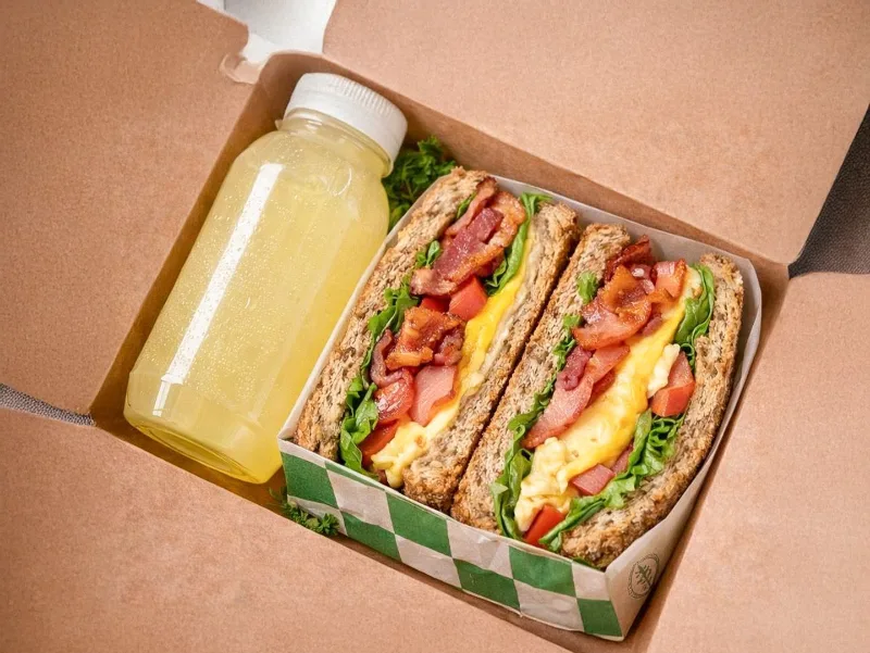 Bacon egg & cheese sandwich