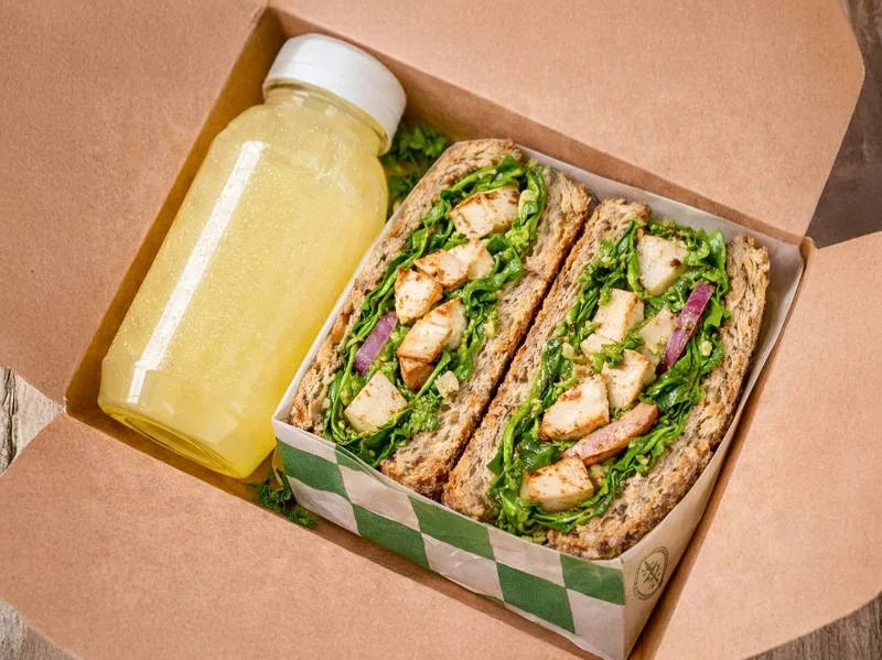 Sándwich pesto grill organic