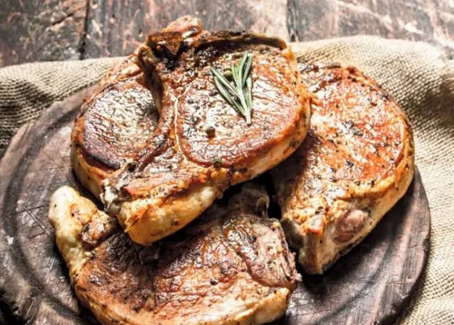 CHULETAS A LA PLANCHA